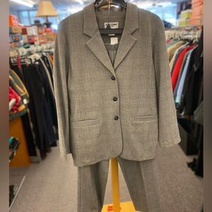 A Dunner Sz.10Petite Gray Pant Suit